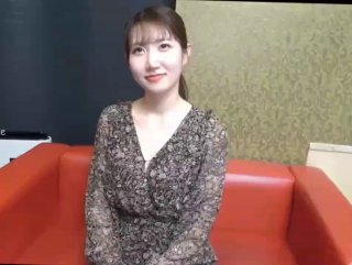 最新国产超强福利 极品白虎制服学妹『徐爱丽』玩手机 脱掉内内多姿势一顿操 内射中出流精 高清1080P完整版